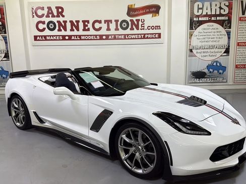 Used 2016 Chevrolet Corvette Z06 w/ 3LZ Preferred Equipment Group RWD image 3