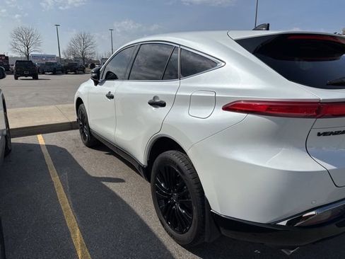 Used 2023 Toyota Venza Nightshade image 3