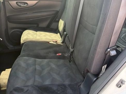 Used 2016 Nissan Rogue S w/ S Family Package FWD image 9
