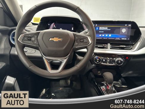 Used 2024 Chevrolet Trax LT w/ Driver Confidence Package image 8