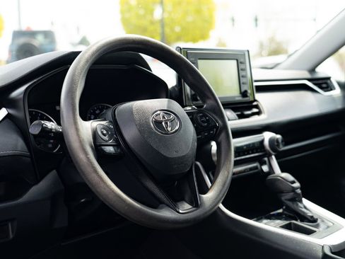 Used 2020 Toyota RAV4 XLE FWD image 15