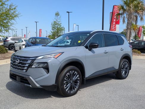 Certified 2025 Nissan Rogue SL w/ Tech Package AWD/4WD image 8