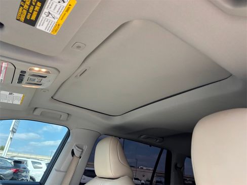 Used 2023 Toyota Highlander XLE image 13