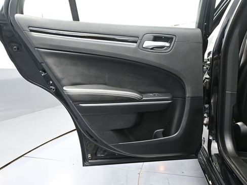 Used 2018 Chrysler 300 S image 35