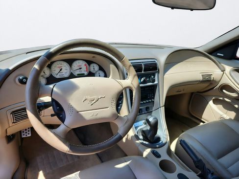 Used 2004 Ford Mustang GT RWD image 11