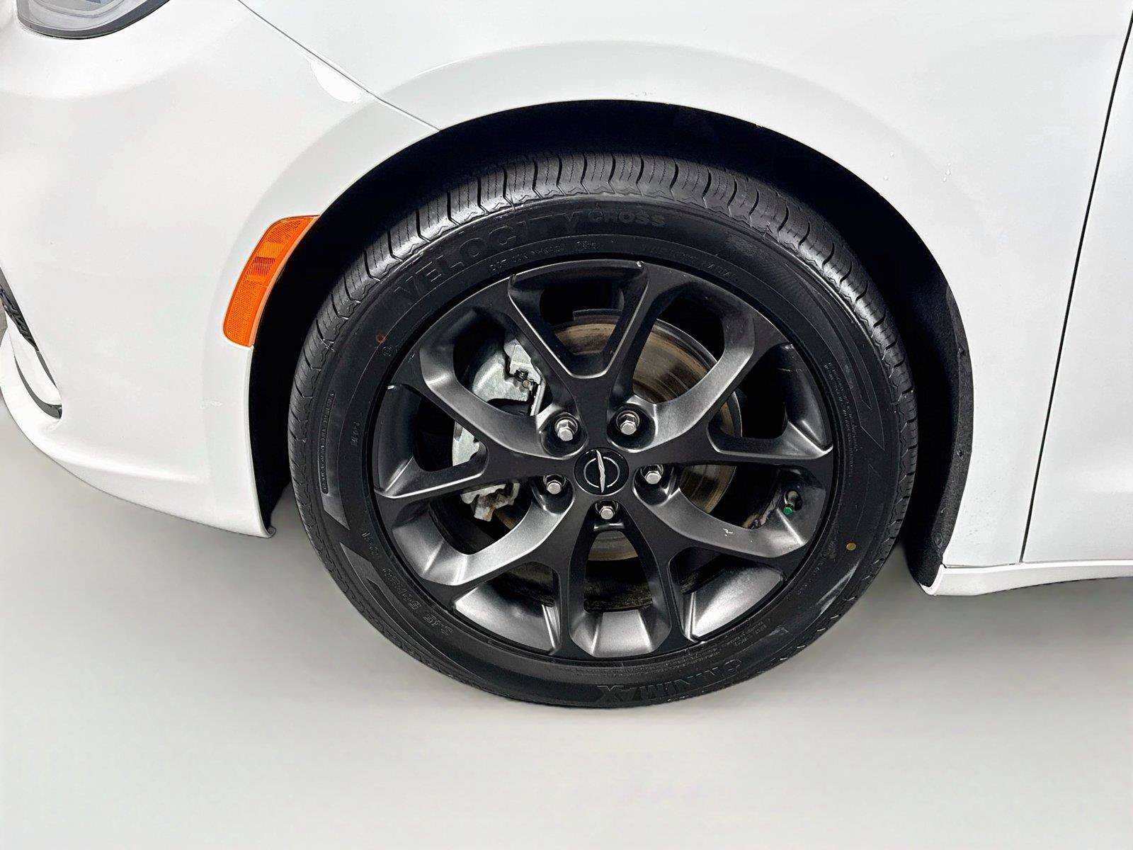 Used 2025 Chrysler Pacifica Limited FWD image 45