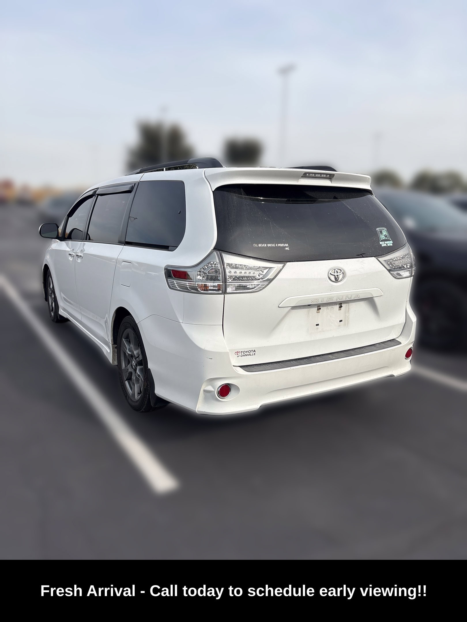 Used 2017 Toyota Sienna SE Premium FWD image 3