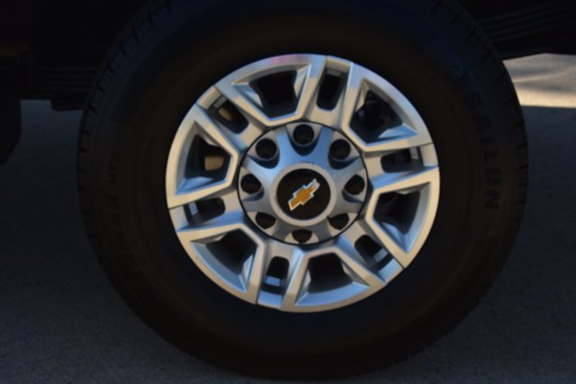Used 2025 Chevrolet Silverado 2500 LT w/ Convenience Package AWD/4WD image 11