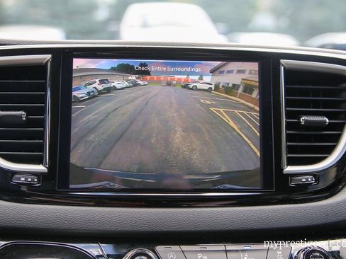 Used 2023 Chrysler Pacifica Touring-L FWD image 41