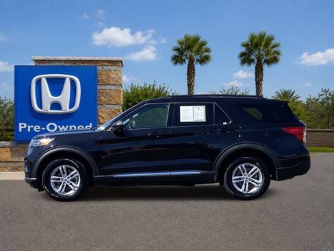 Used 2023 Ford Explorer XLT AWD/4WD image 3