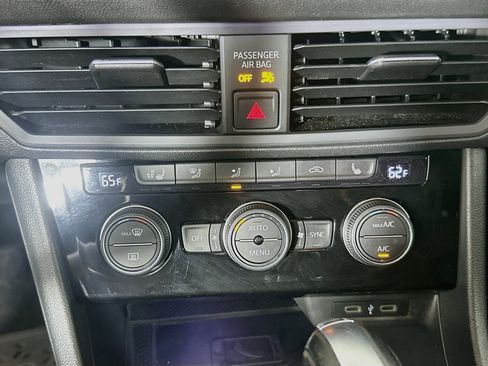 Used 2021 Volkswagen Jetta SEL FWD image 23