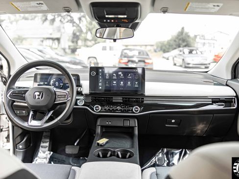 Used 2025 Honda Prologue EX image 32