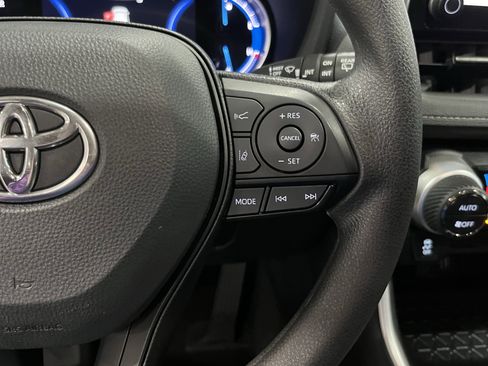 Used 2025 Toyota RAV4 XLE image 19