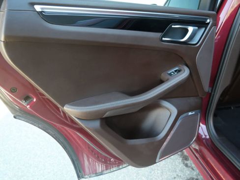 Certified 2021 Porsche Macan Turbo image 12