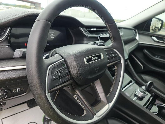 Used 2023 Jeep Grand Cherokee L Limited w/ Luxury Tech Group II AWD/4WD image 9