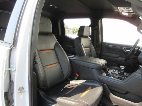 Used 2024 GMC Sierra 1500 AT4 w/ AT4 Premium Package AWD/4WD image 23