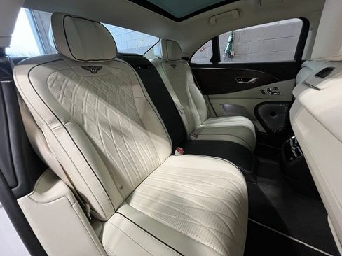 Used 2022 Bentley Flying Spur V8 image 38