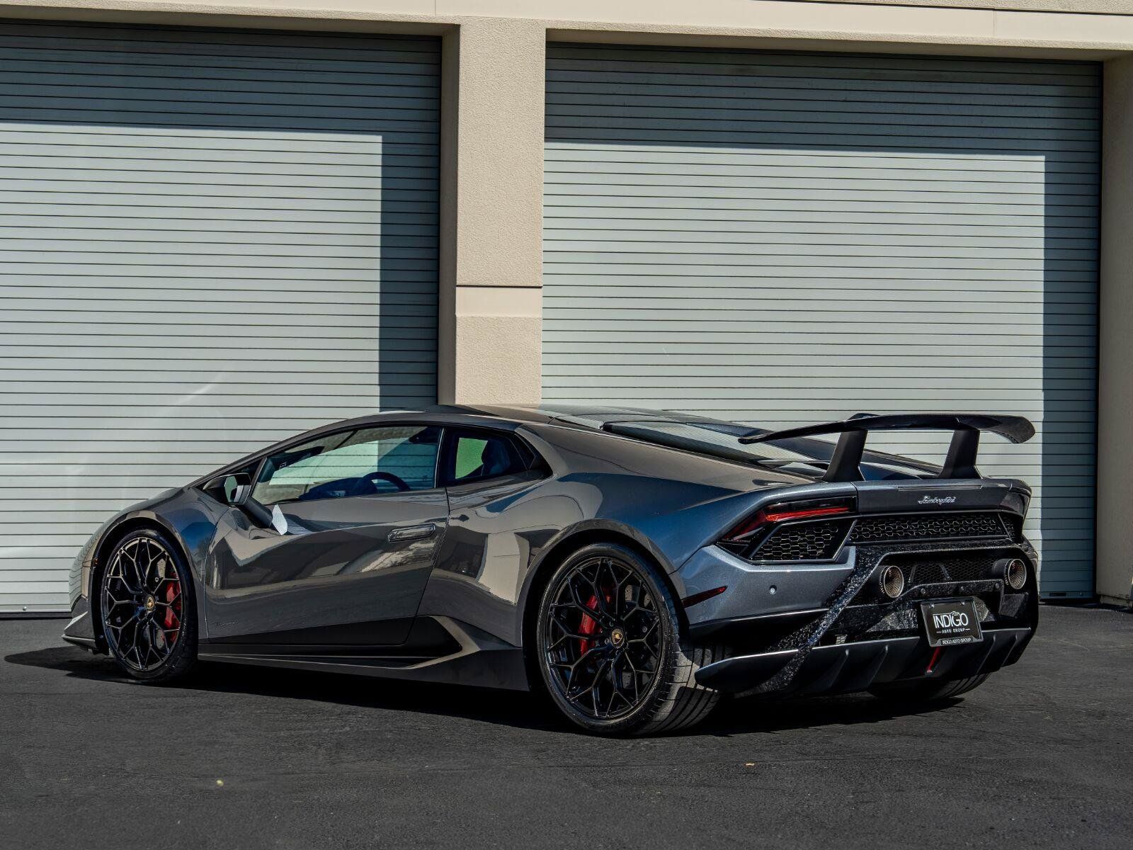 Used 2018 Lamborghini Huracan Performante AWD/4WD image 12
