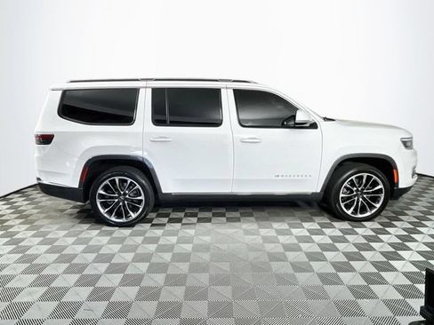 Used 2022 Jeep Wagoneer Series III w/ Premium Group I AWD/4WD image 9