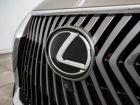 Used 2019 Lexus ES 350 Luxury image 3