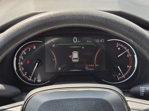 Used 2025 Toyota RAV4 XLE FWD image 15