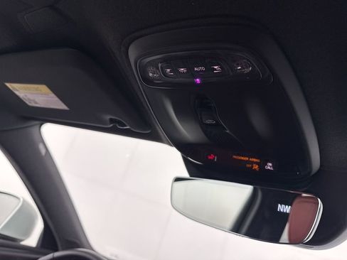 Used 2019 Volvo XC40 T5 Momentum image 11