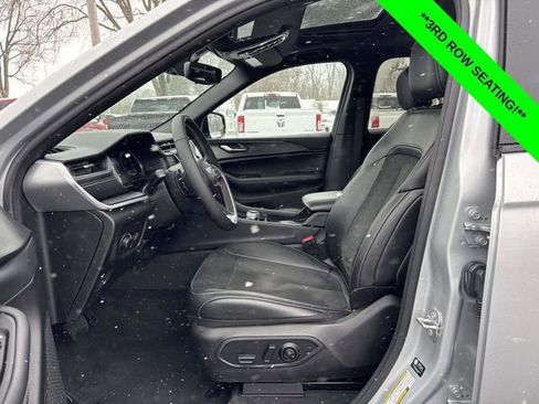 Used 2024 Jeep Grand Cherokee L Altitude image 3