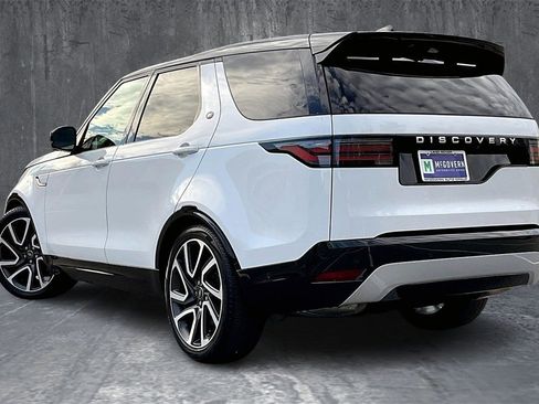 Used 2024 Land Rover Discovery Metropolitan Edition image 4