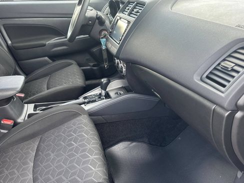 Used 2025 Mitsubishi Outlander Sport ES AWD/4WD image 17
