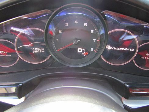 Used 2018 Porsche Panamera 4 image 12