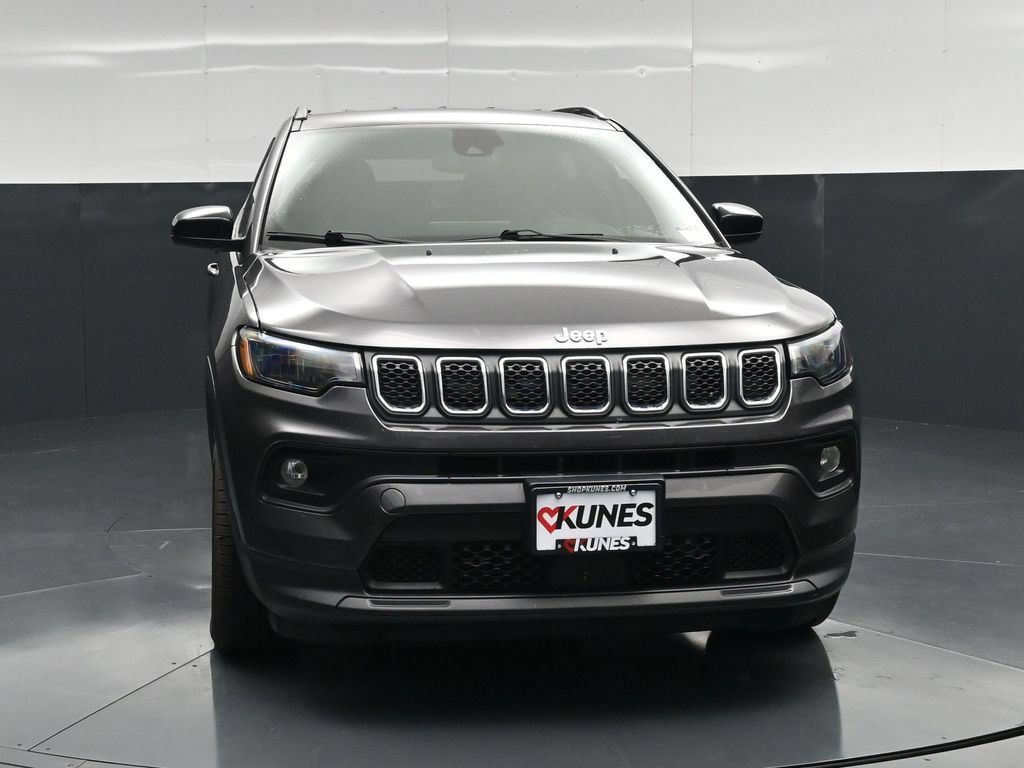 Used 2024 Jeep Compass Latitude AWD/4WD image 5