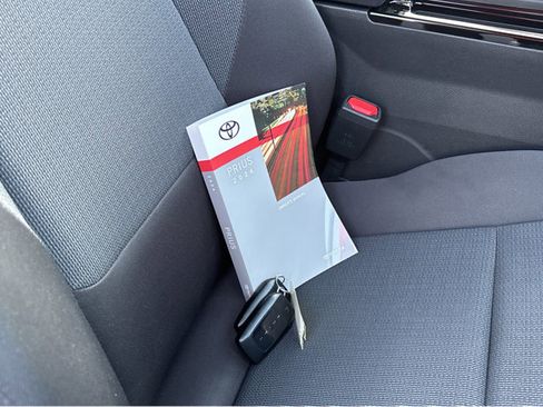 Used 2024 Toyota Prius LE image 28