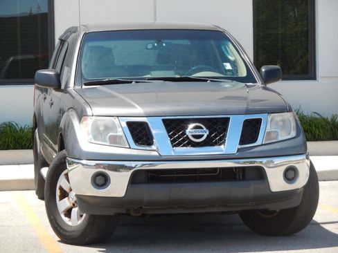 Used 2009 Nissan Frontier SE w/ SE Value Truck Pkg AWD/4WD image 6