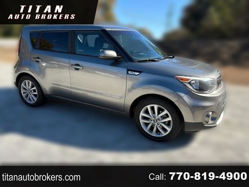 Used 2018 Kia Soul + image 1