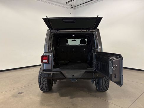 Used 2018 Jeep Wrangler Unlimited Sahara w/ Uconnect 4C Nav & Sound Group AWD/4WD image 35