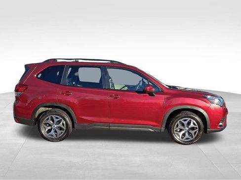 Used 2023 Subaru Forester Premium image 7