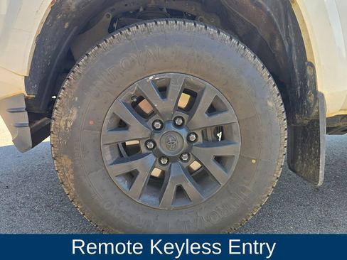 Used 2017 Toyota Tacoma SR5 w/ Tow Package AWD/4WD image 9