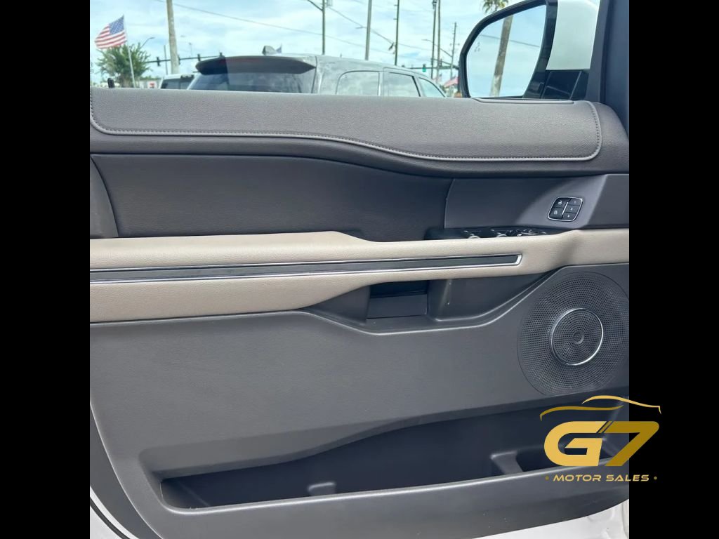 Used 2019 Ford Expedition XLT w/ Equipment Group 202A AWD/4WD image 22