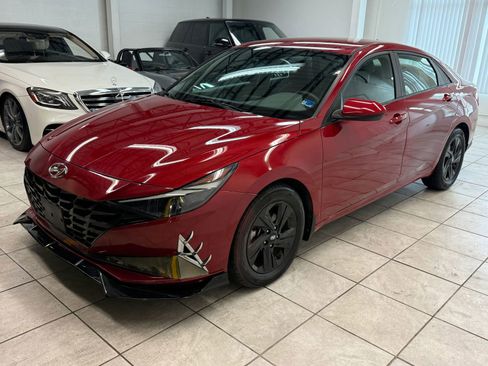 Used 2023 Hyundai Elantra SEL image 3