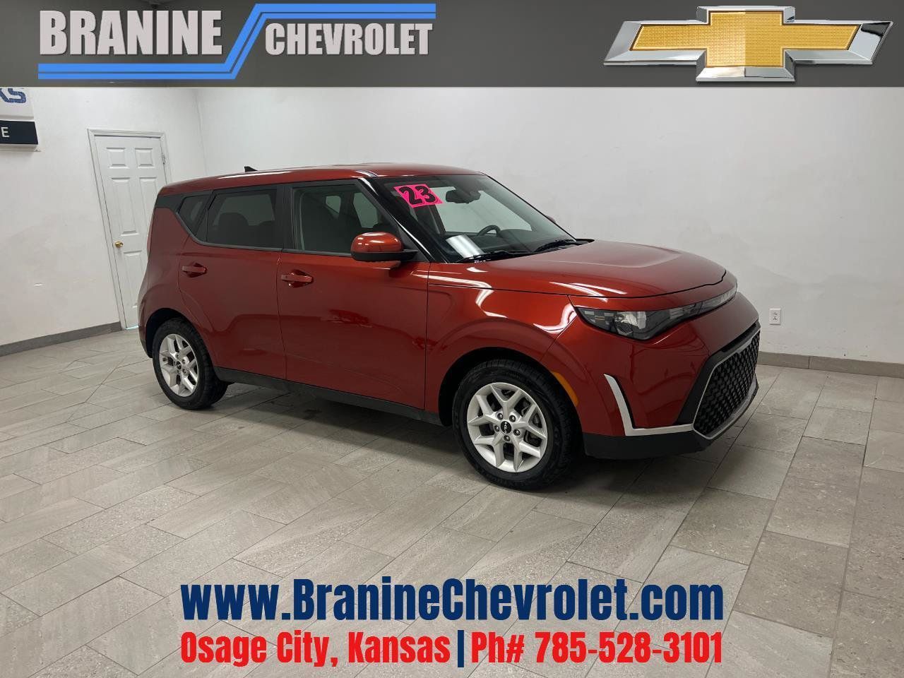 Used 2023 Kia Soul S FWD image 1
