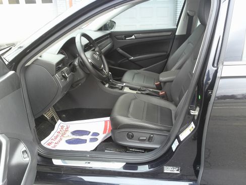 Used 2020 Volkswagen Passat 2.0T R-Line image 14