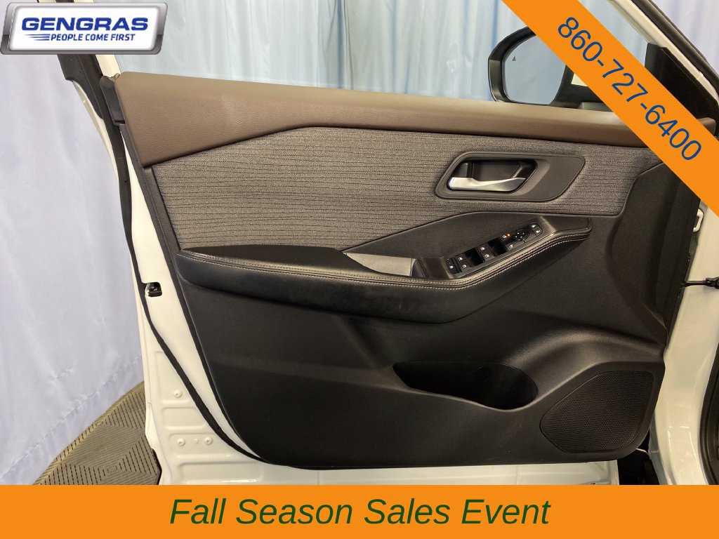 Used 2023 Nissan Rogue SV AWD/4WD image 13