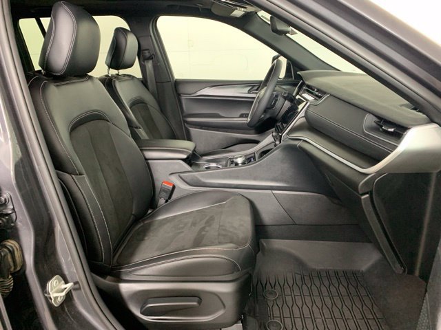 Used 2023 Jeep Grand Cherokee Altitude AWD/4WD image 22