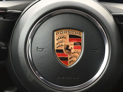 Certified 2026 Porsche Macan AWD/4WD image 22