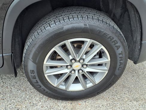 Used 2023 Chevrolet Traverse LT FWD image 25