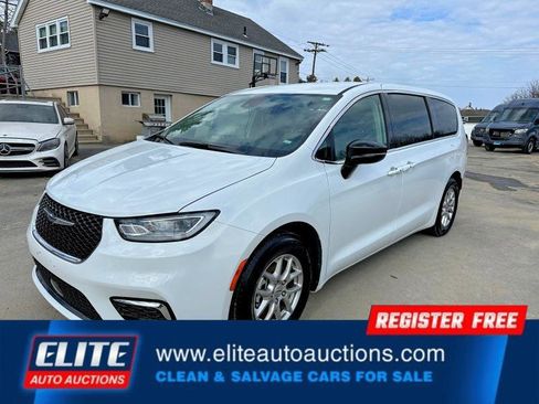 Used 2024 Chrysler Pacifica Touring-L FWD image 2