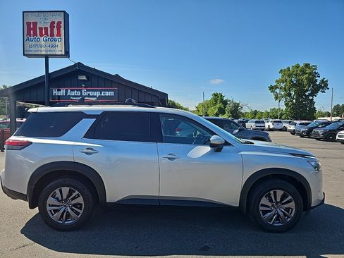Used 2023 Nissan Pathfinder SV w/ Black Appearance Package AWD/4WD image 2