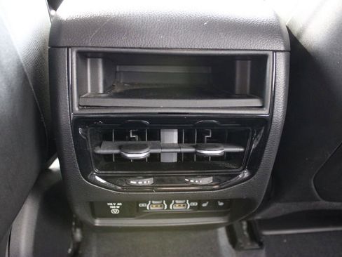 Used 2022 Jeep Grand Cherokee Limited image 36