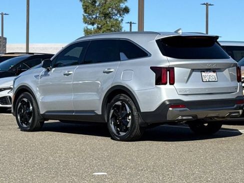 Certified 2025 Kia Sorento EX AWD/4WD image 8