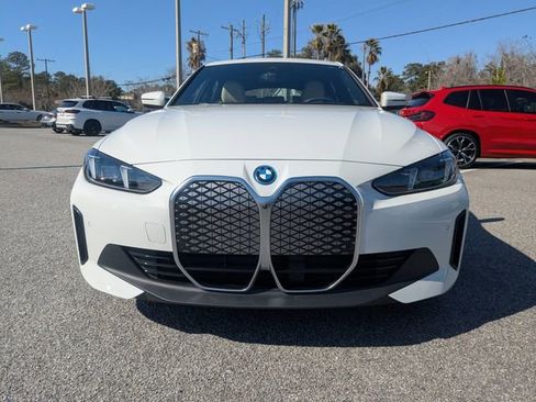 Used 2025 BMW i4 eDrive40 w/ Premium Package image 9